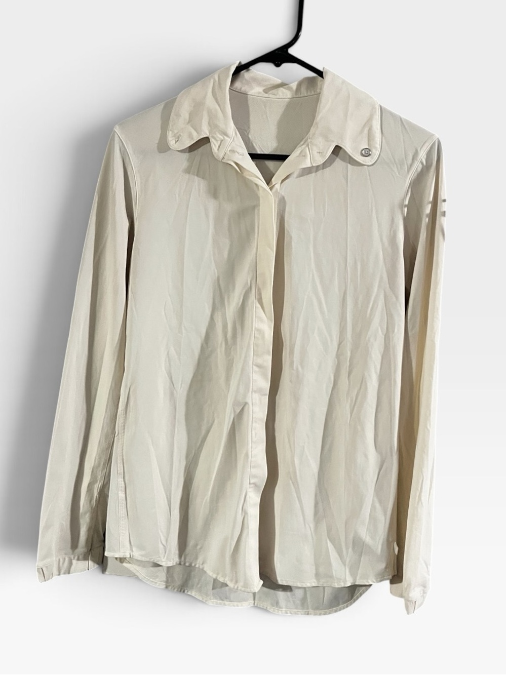 EUC Lululemon Off White Classic Button Down Size 6
